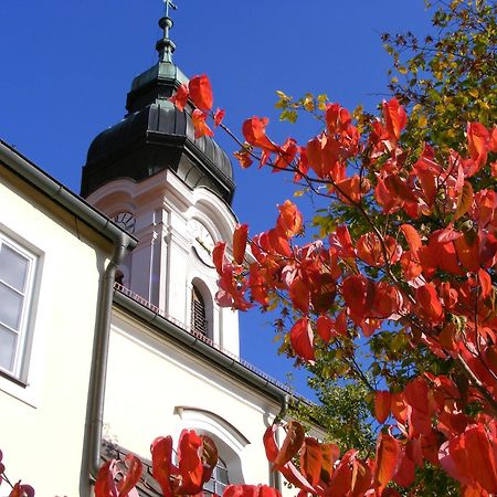 Haus Der Begegnung Heilig Geist Hotell Burghausen Exteriör bild