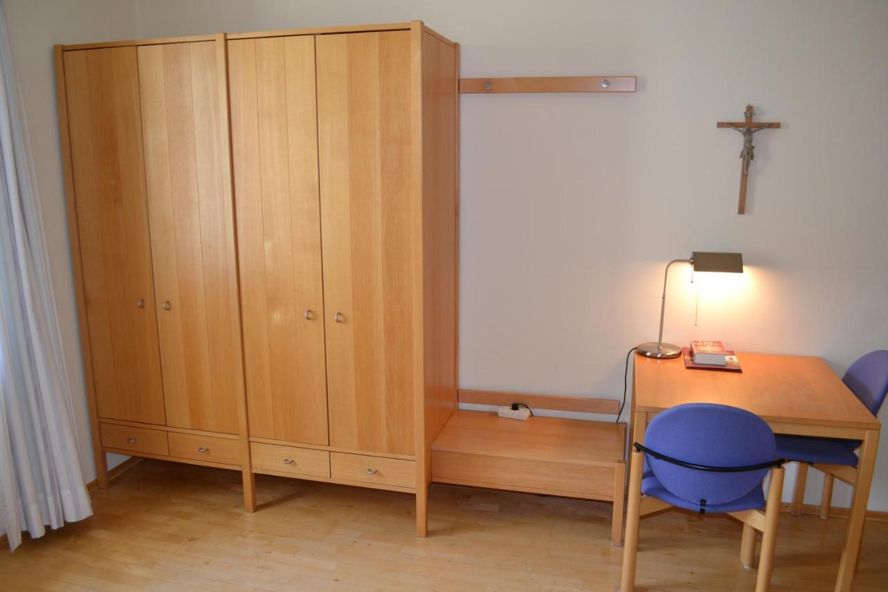 Haus Der Begegnung Heilig Geist Hotell Burghausen Exteriör bild