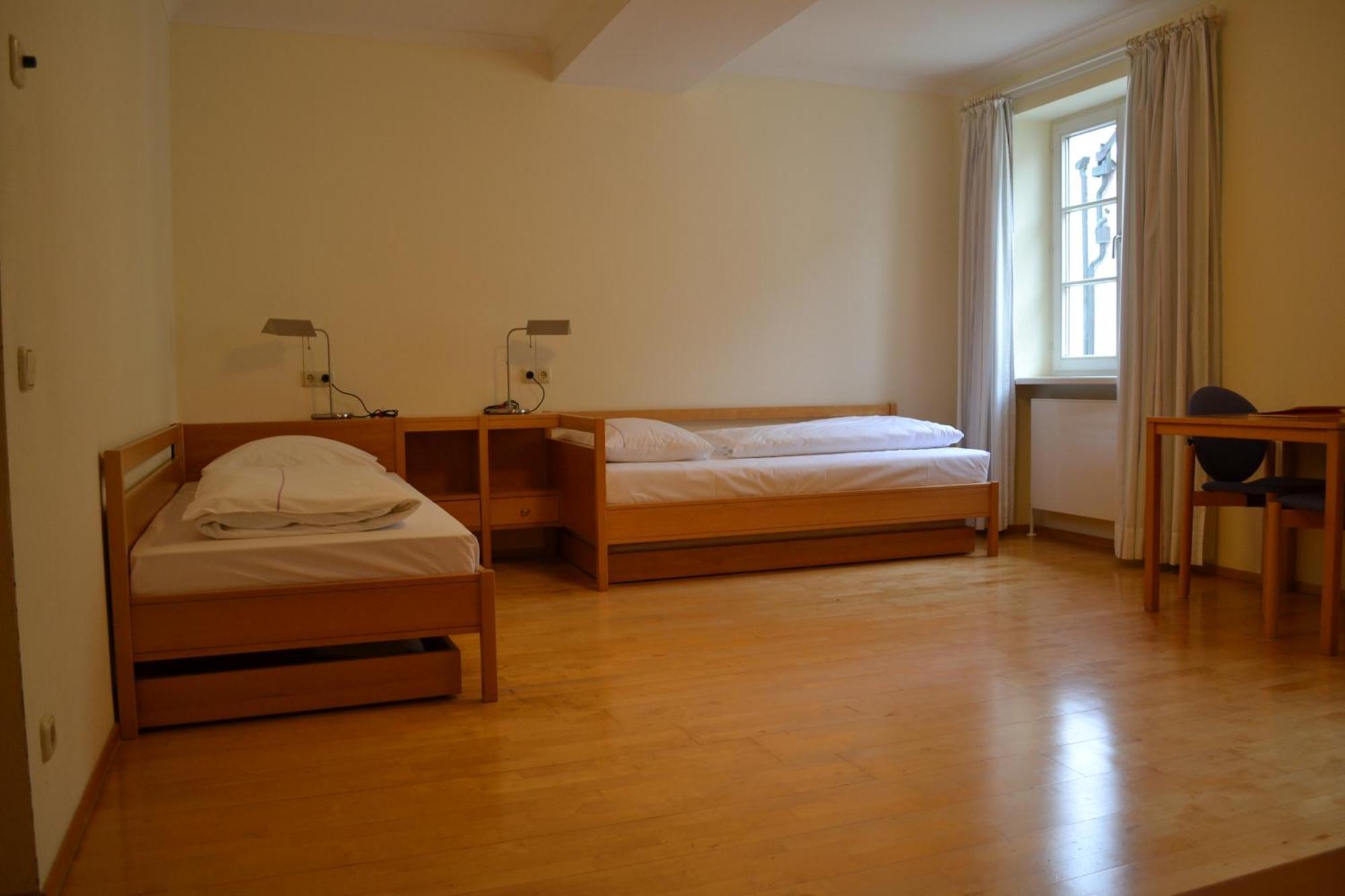 Haus Der Begegnung Heilig Geist Hotell Burghausen Exteriör bild