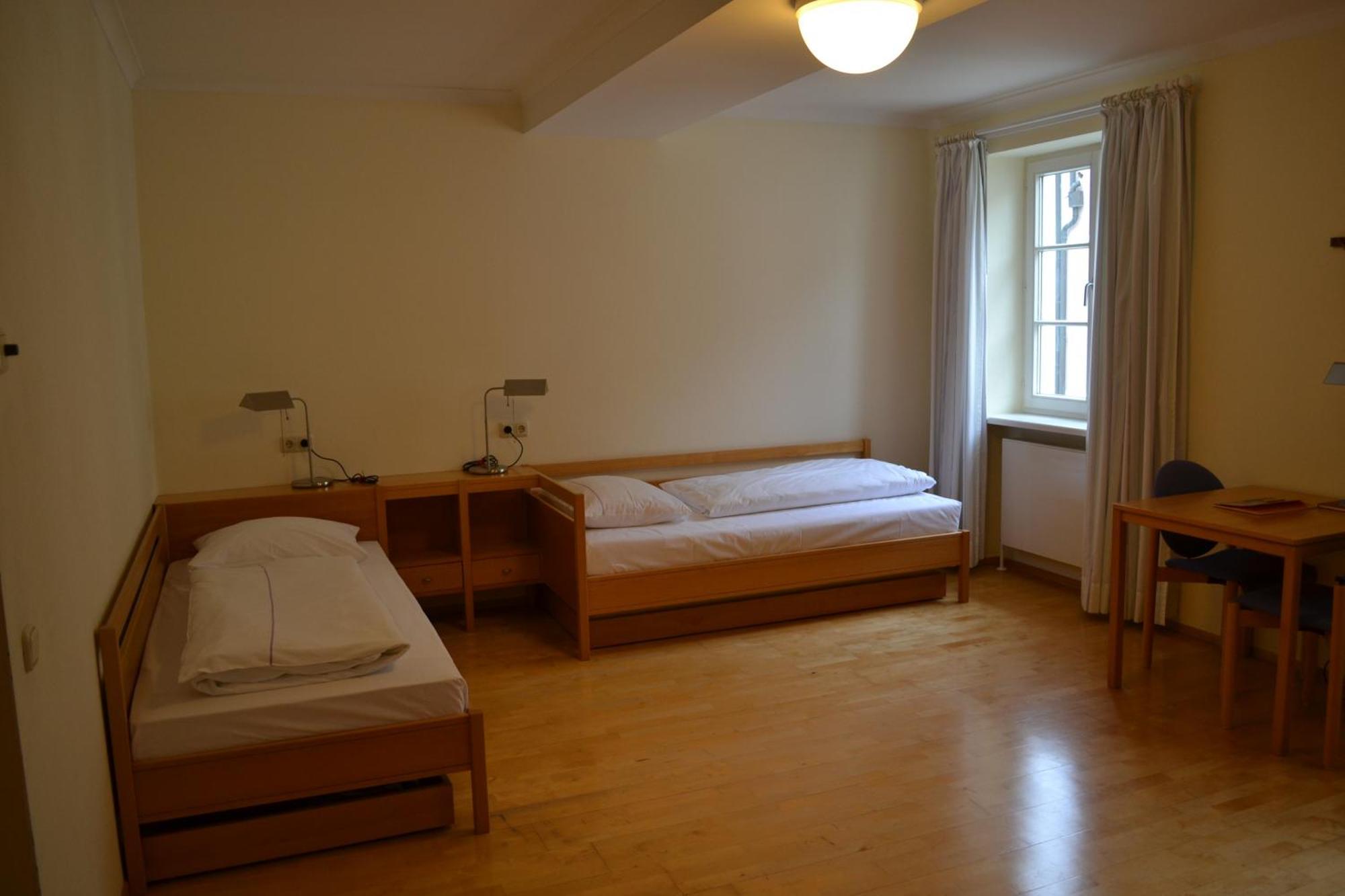 Haus Der Begegnung Heilig Geist Hotell Burghausen Exteriör bild