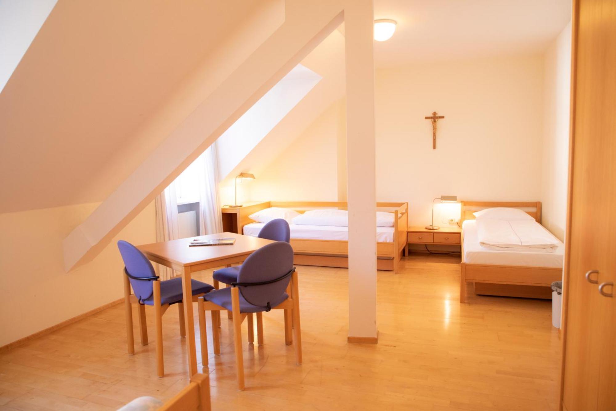 Haus Der Begegnung Heilig Geist Hotell Burghausen Exteriör bild