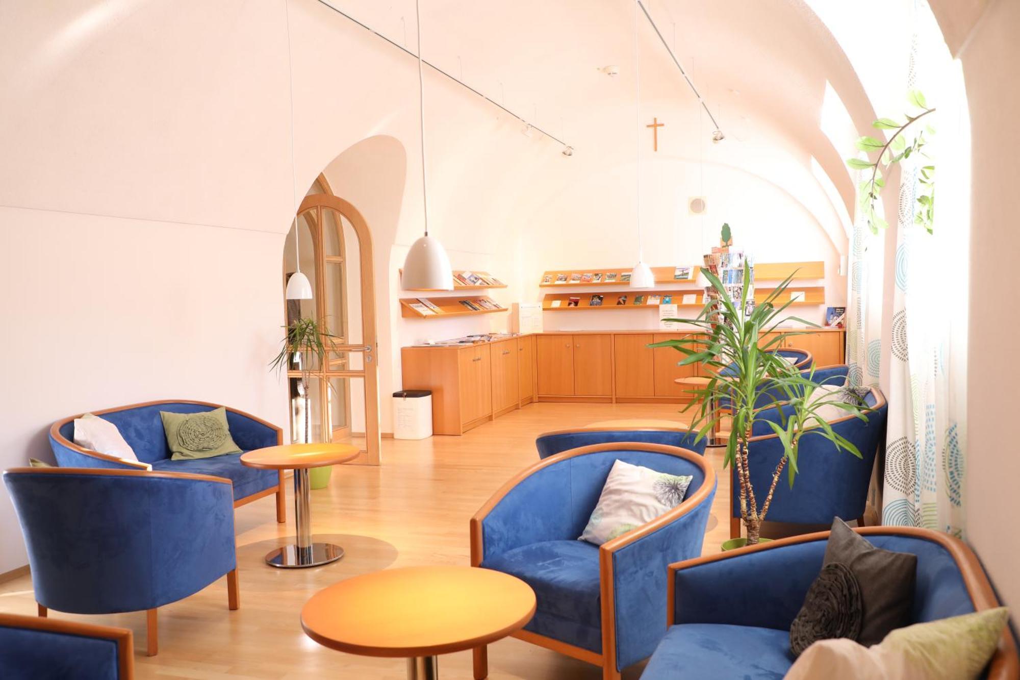 Haus Der Begegnung Heilig Geist Hotell Burghausen Exteriör bild