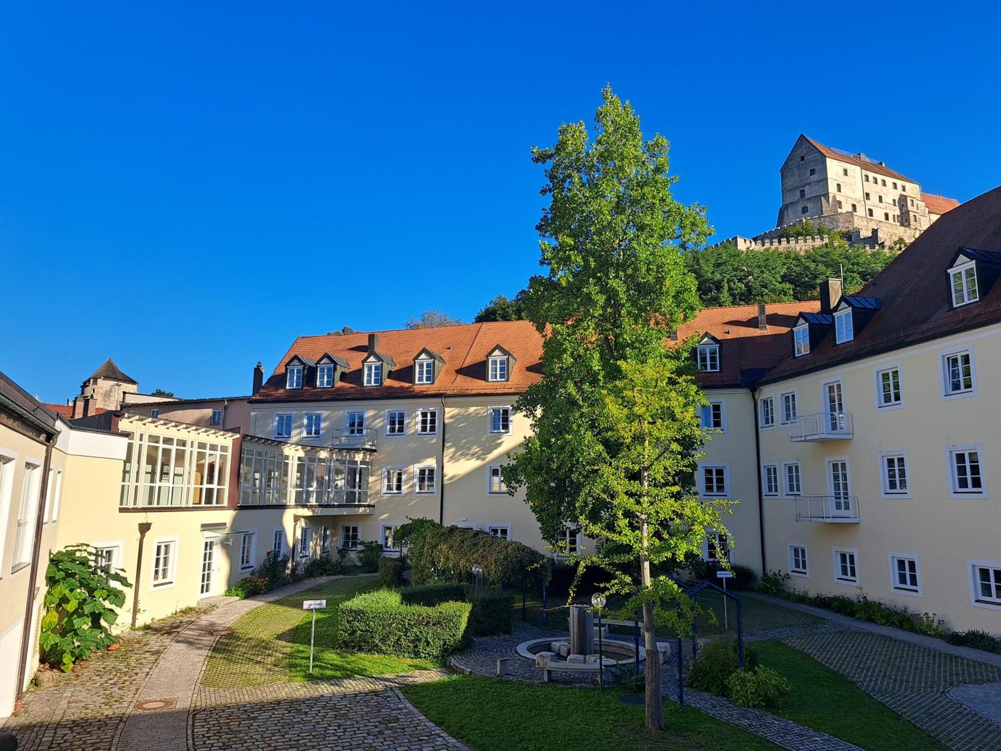 Haus Der Begegnung Heilig Geist Hotell Burghausen Exteriör bild