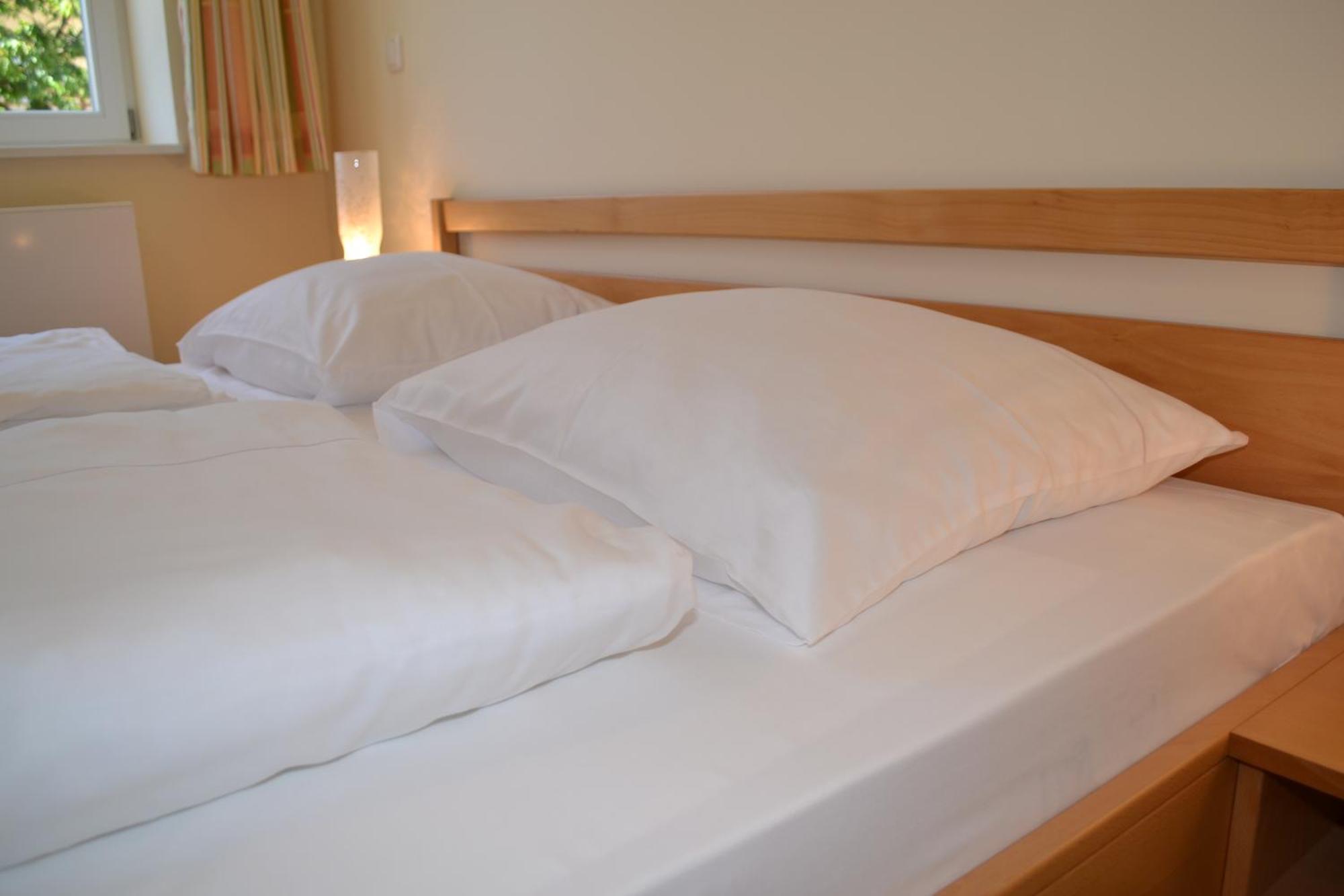 Haus Der Begegnung Heilig Geist Hotell Burghausen Exteriör bild