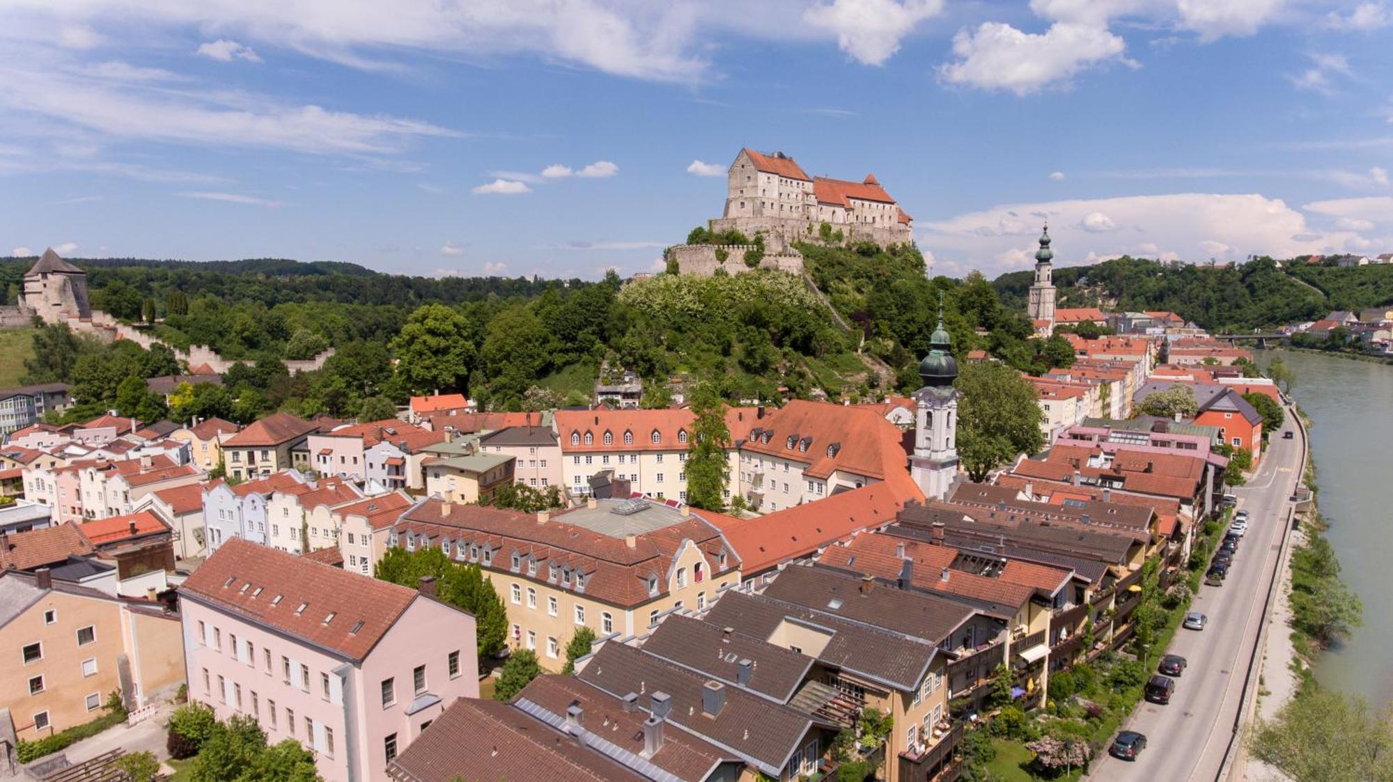Haus Der Begegnung Heilig Geist Hotell Burghausen Exteriör bild